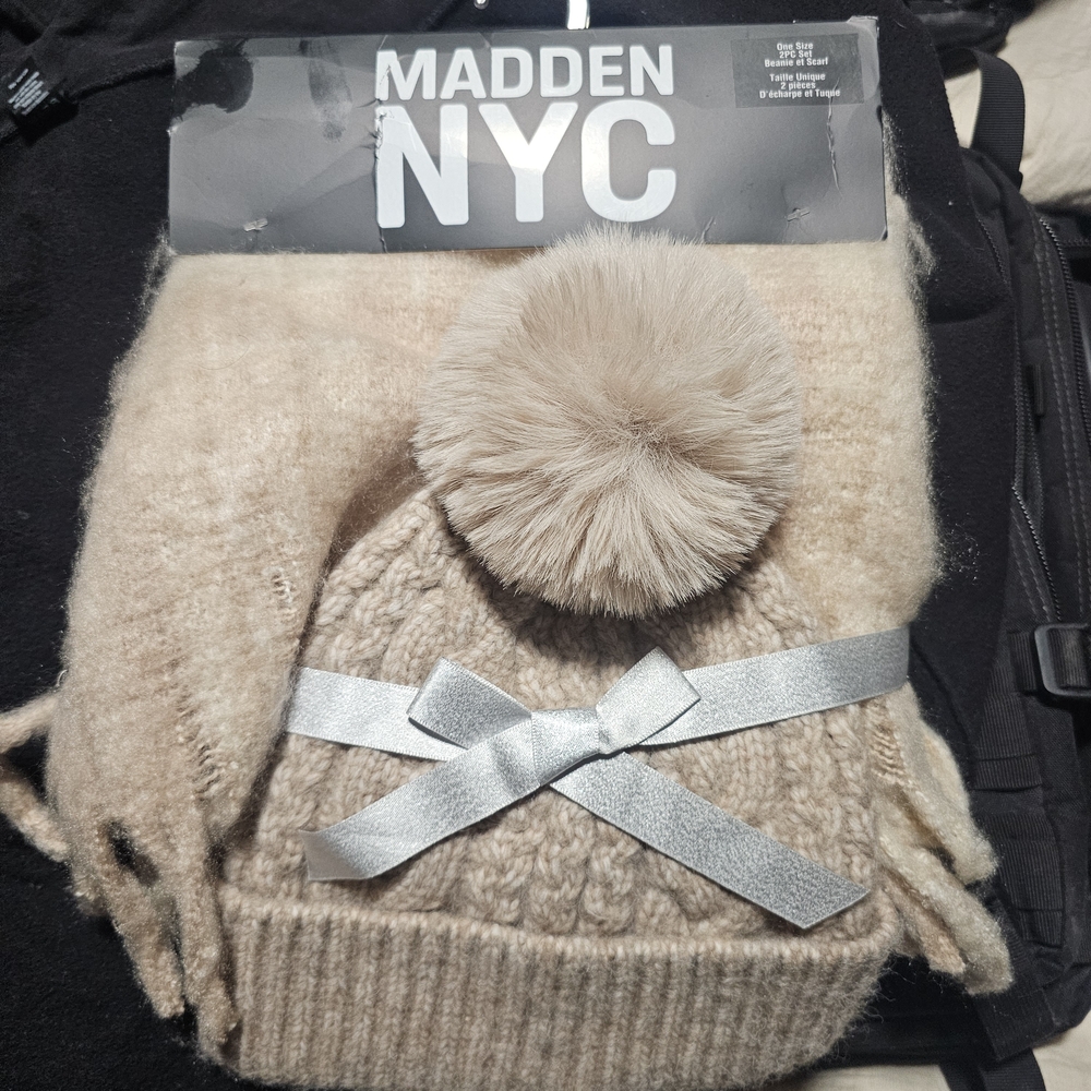 Beige Pom Knit Beanie with Decorative Bow
